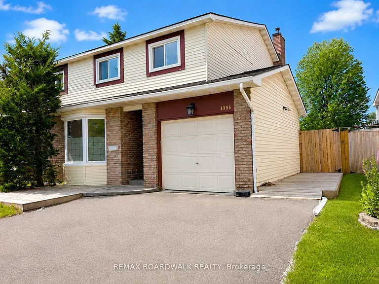 4396 Whittaker Cres — Photo 2