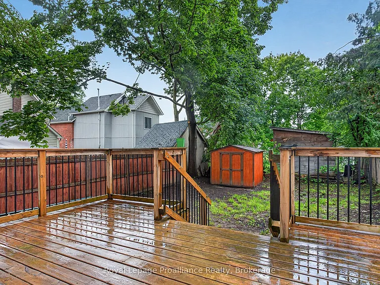 367 Edinburgh St — Photo 25