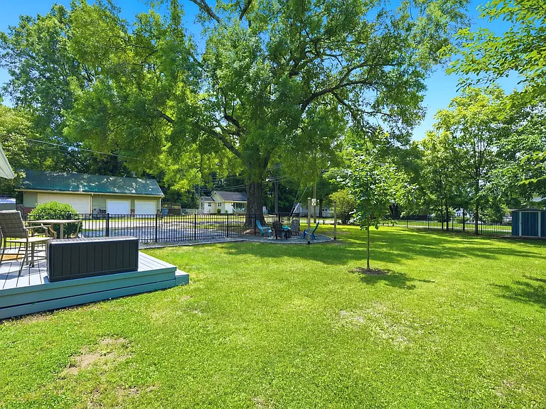 2601 Derita Ave — Photo 38
