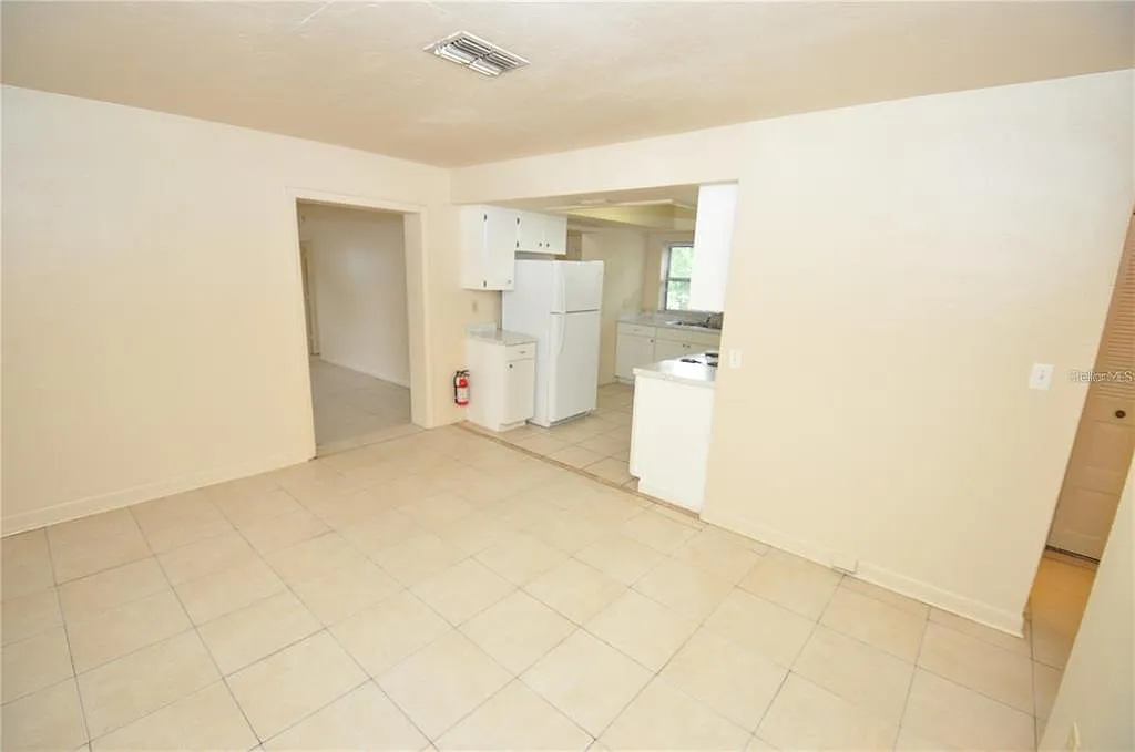 3 bed, 1.0 bath, 1224 sqft, $1,550 — Photo 4