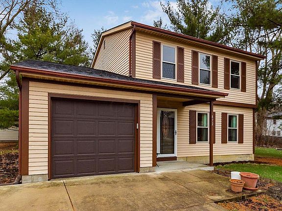 3rd image of 872 Humboldt Dr E