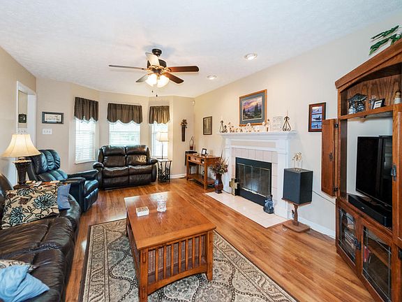 5th image of 6942 Yellow Oak Ln