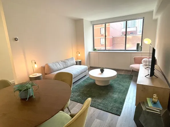 520 W 43rd St, New York, NY
