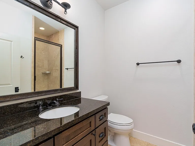 225 Knox St — Photo 9