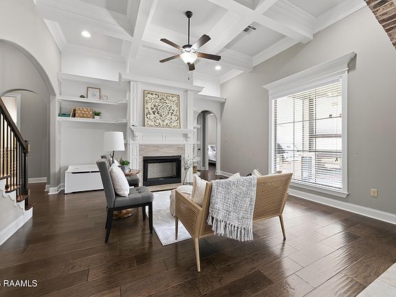 5th image of 209 Golden Cypress Dr