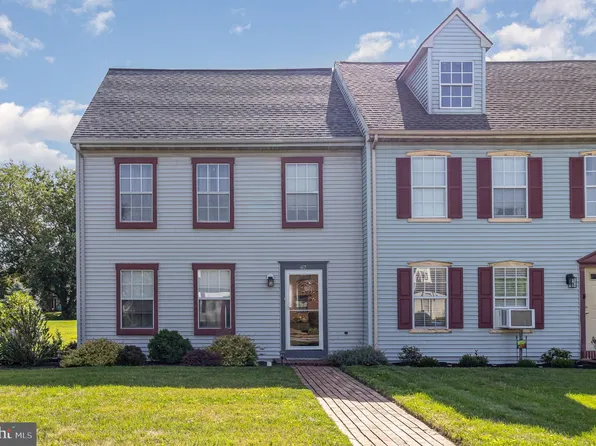 67 Carriage House Dr, Willow Street, PA 17584