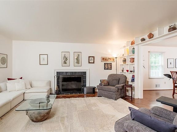 3rd image of 135 Sherwood Dr