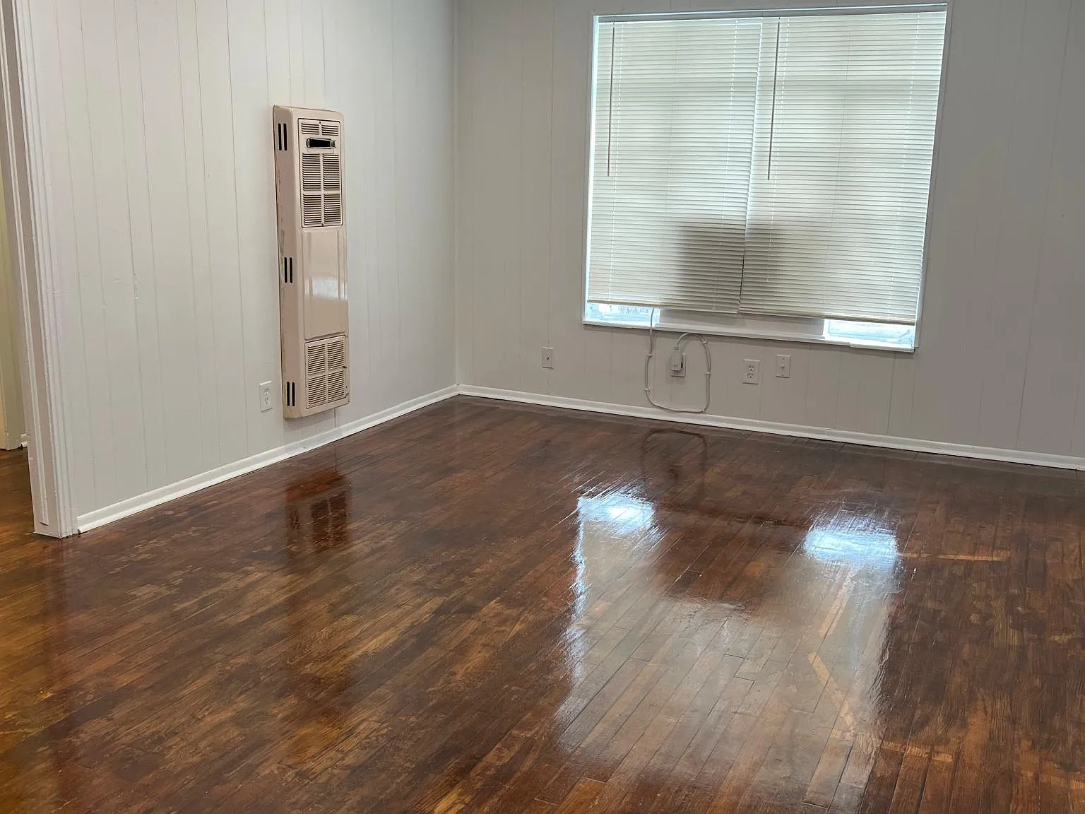 303 Grecian Dr — Photo 3