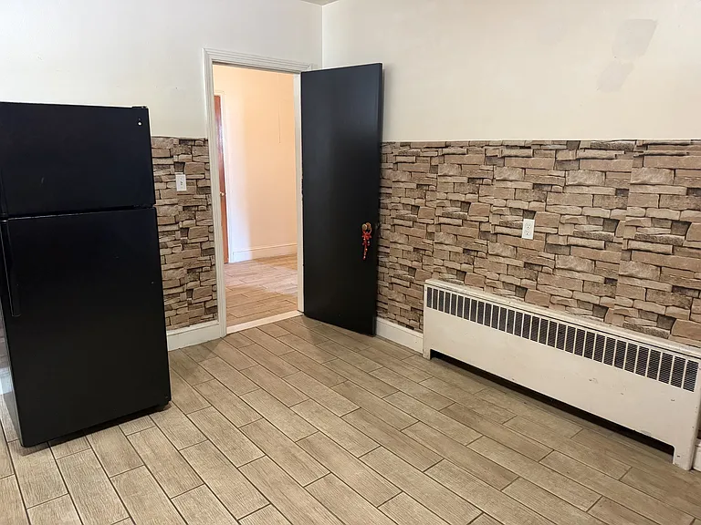 202 Carson Ave #3 — Photo 5