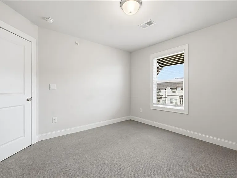 407 Lincoln St — Photo 44