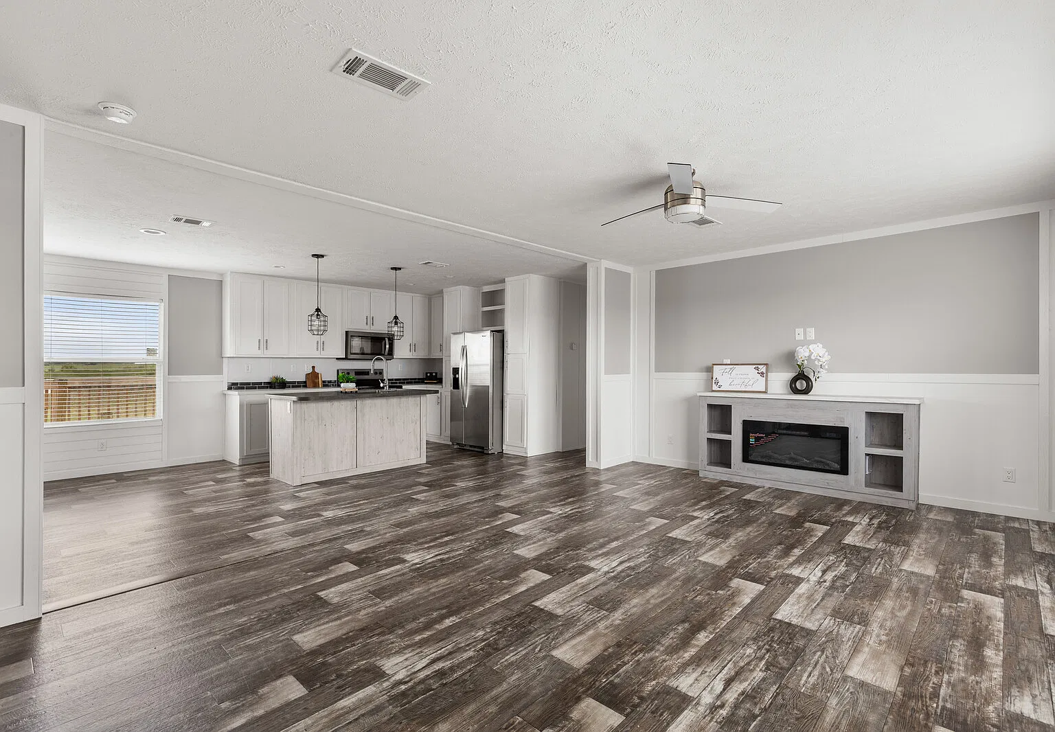 3 bed, 1300 sqft, $1,900 — Photo 1