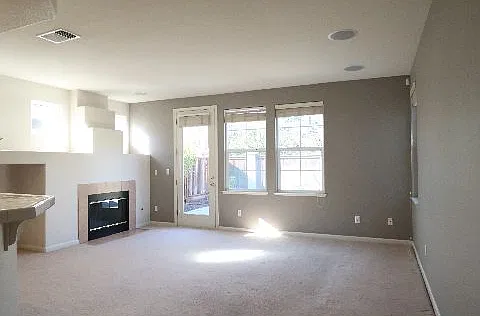 3 bed, 2.5 bath, 2449 sqft, $4,000 — Photo 2