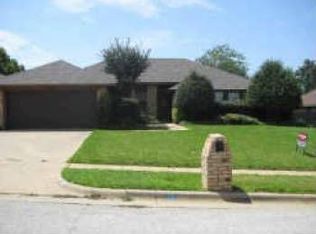 805 Woodberry Ct, Euless, TX 76039