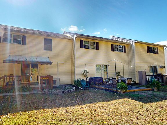 3rd image of 110 Wheatfield Ct