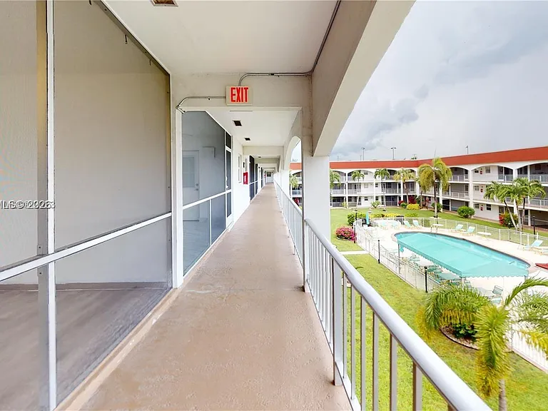 580 Egret Dr #302 — Photo 8
