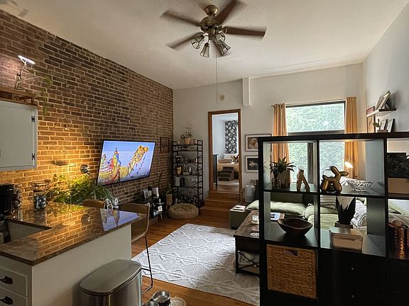 2nd image of 124 W 78th St APT 6