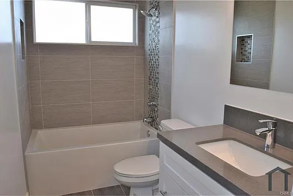9237 Wakefield Ave — Photo 17