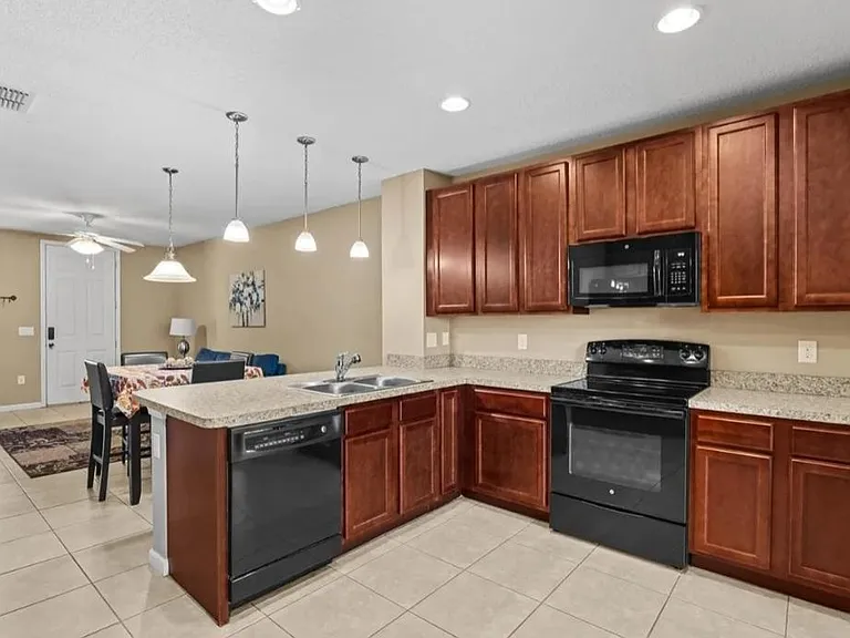 1162 Chelsea Dr — Photo 9