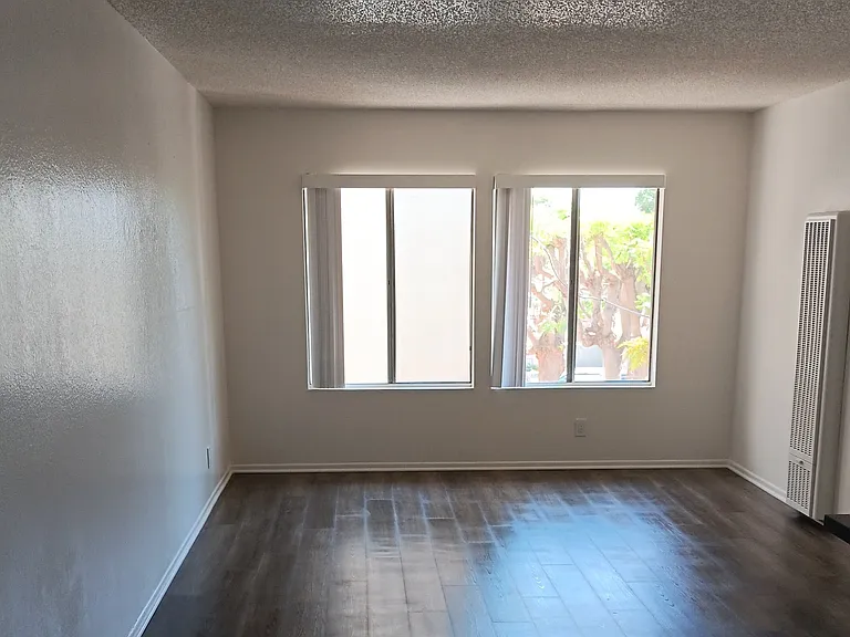 1230 W 39th St #1230 — Photo 6