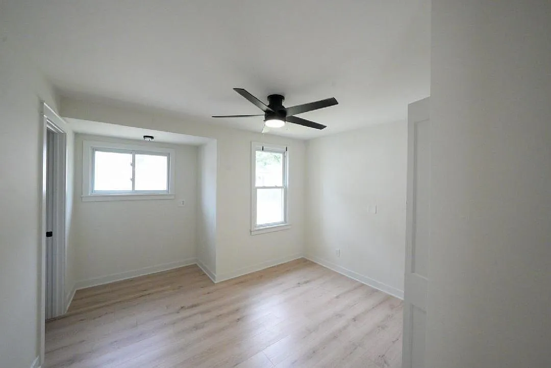 302 N West St — Photo 2