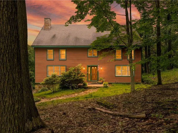 272 Mountain View Rd, Acme, PA 15610