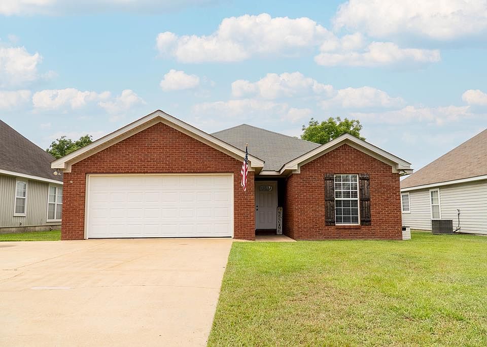 1st image of 305 Powder Horn Dr