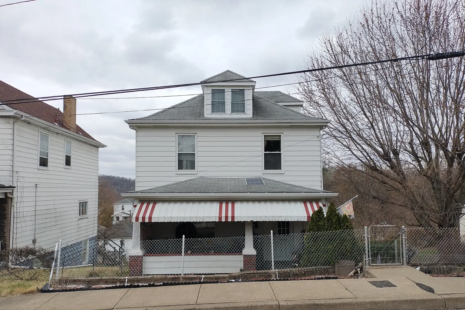 1225 Walnut Ave photo 1