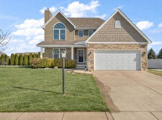3253 Mockingbird Ln, Valparaiso, IN 46383