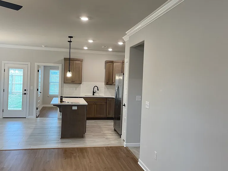 1105 Pepperwood Ave — Photo 4