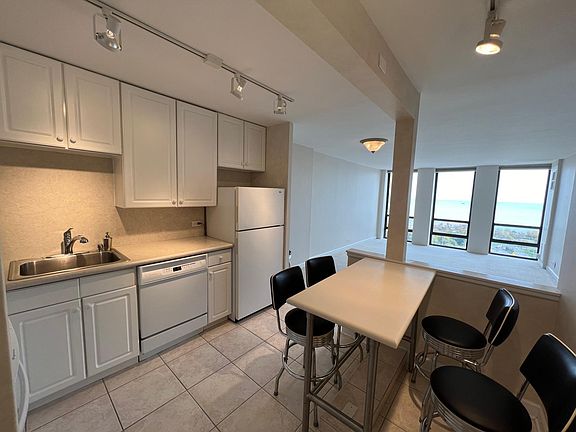 5th image of 1660 N La Salle St #2903