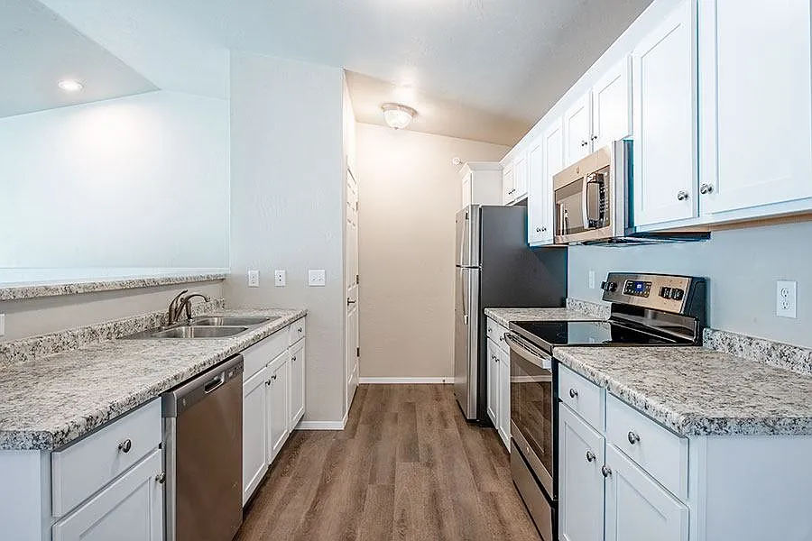 PRAIRIE VIEW ESTATES — Photo 2