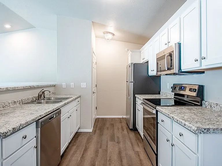 PRAIRIE VIEW ESTATES — Photo 2