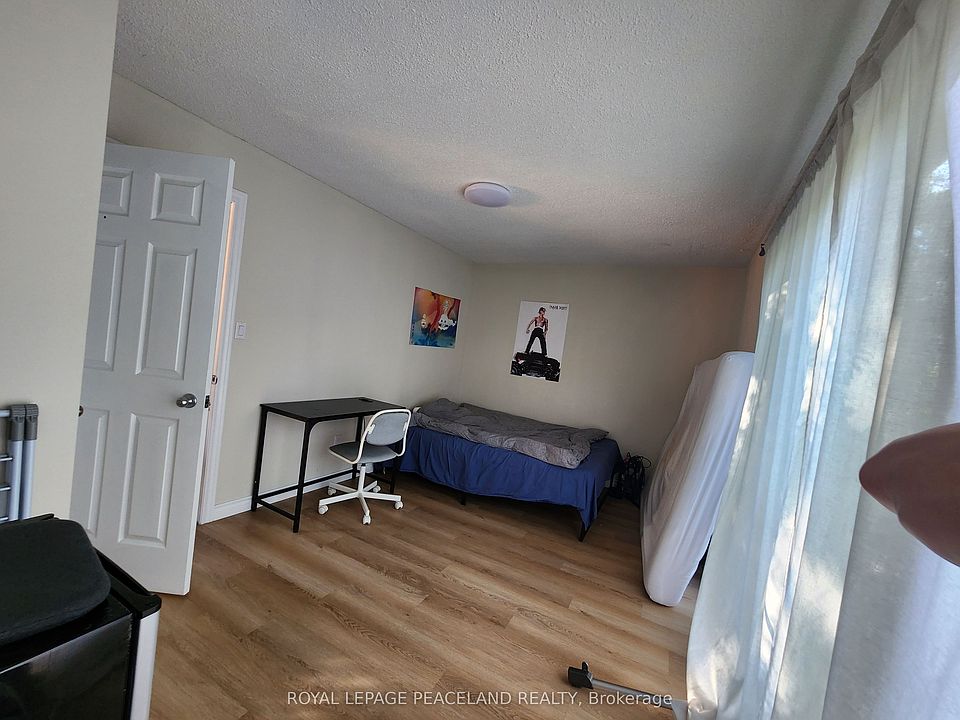 1st image of 558 Spadina Cres #5