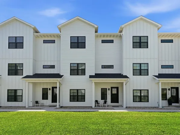 160 S 15th St, Clear Lake, IA 50428