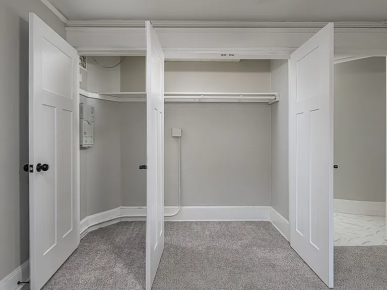 Elegant Renovation! HUGE 1 Bed 1 Bath Available Now! — Photo 16