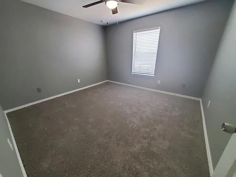 504 W Franklin St #ALVORD — Photo 12