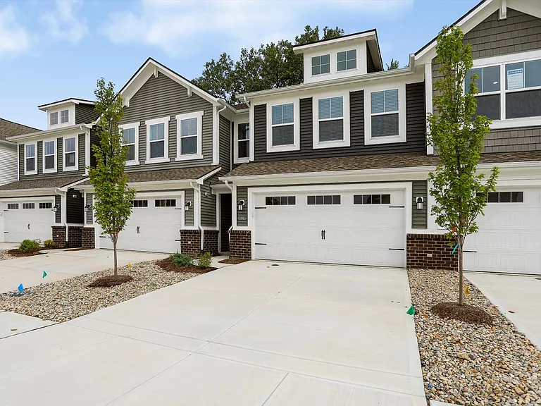 406 Monarch Ln — Photo 1