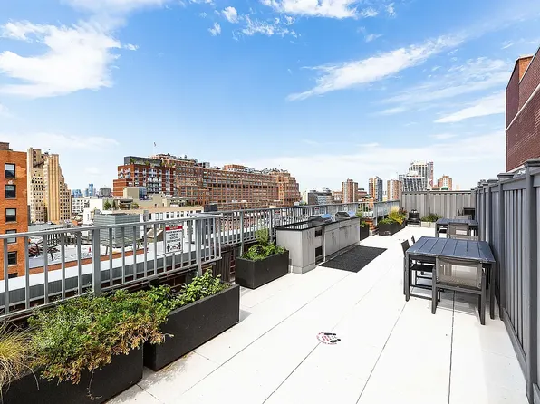 250 West 19th Street image 8 of 12