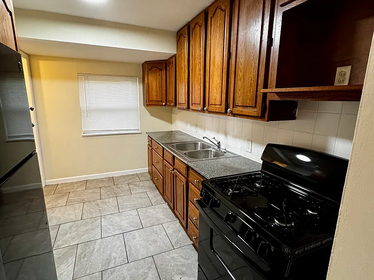 228 Dundee Cir — Photo 2