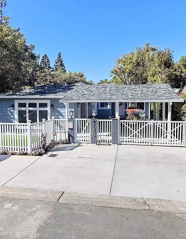 145 Bay Rd photo 1