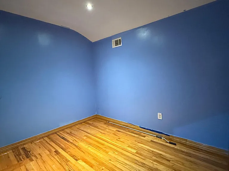22 Quincy Ave — Photo 17