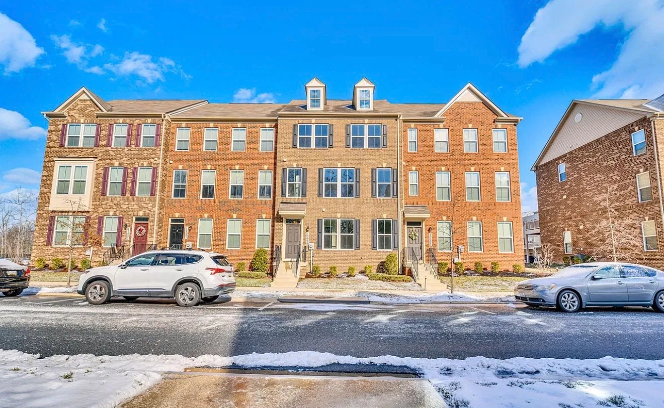 4 bed, 2.5 bath, 2363 sqft, $3,500 — Photo 1