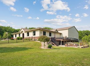 811 Gunder Estates Blvd, Clermont, IA 52135