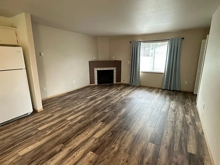 5705 Graham Ave #B — Photo 4