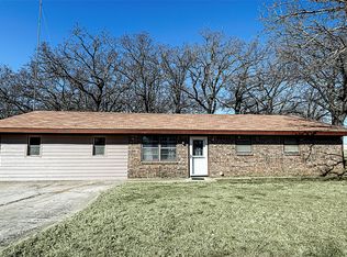 220 Tanglewood St, Bowie, TX 76230