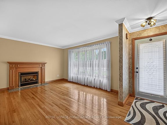 5th image of 326 McAuley Rd