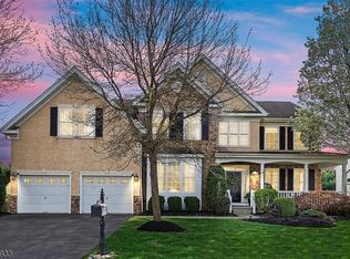 31 Crestview Dr, Clinton, NJ 08809