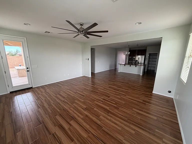 6906 S 78th Dr — Photo 13