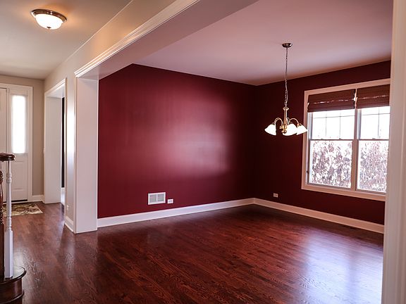 5th image of 2437 Fairview Cir