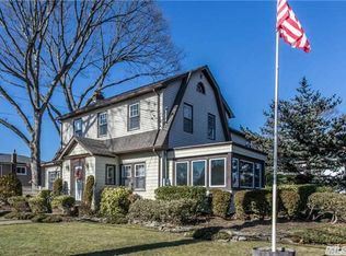 1749 Grand Ave, Merrick, NY 11566